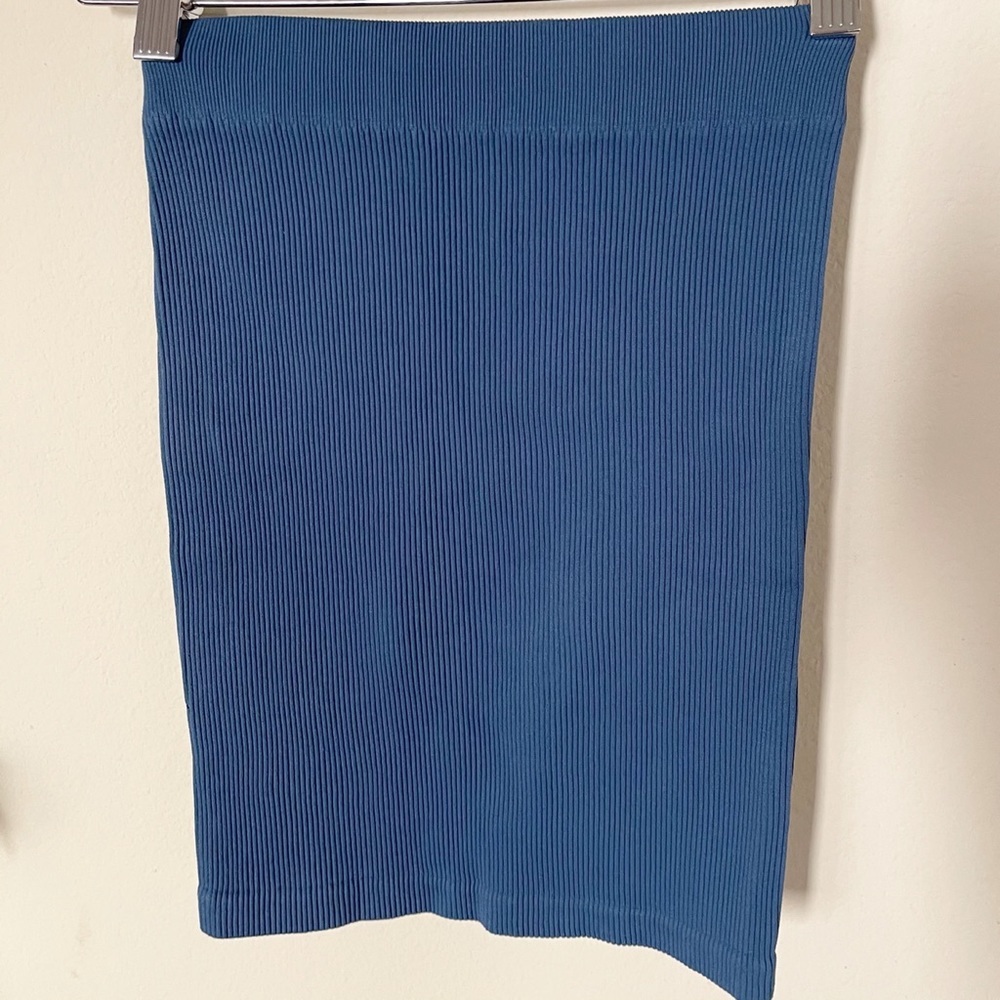 NWOT BCBGeneration Ribbed Skirt - Picture 5 of 8